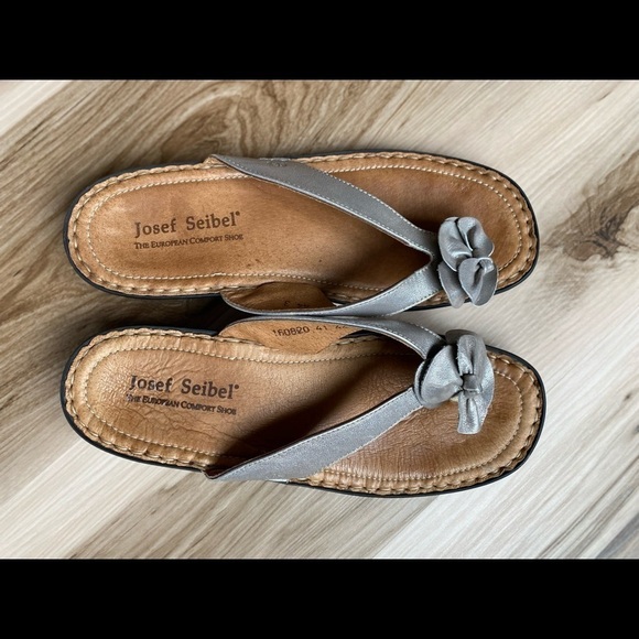 JOSEF SEIBEL leather Sandal silver strap w/ single flower accent size 9-9.5 - Picture 8 of 12